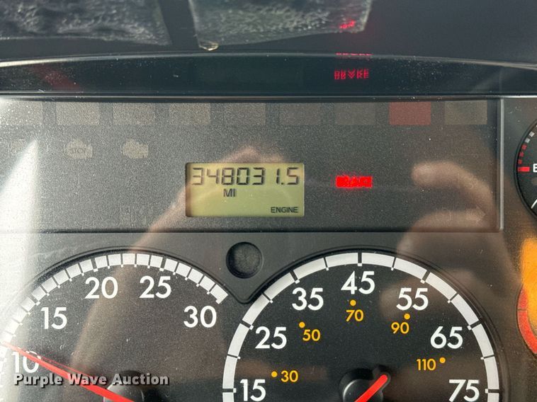 image for item EG2428 2014 Freightliner Business Class M2 flatbed truck