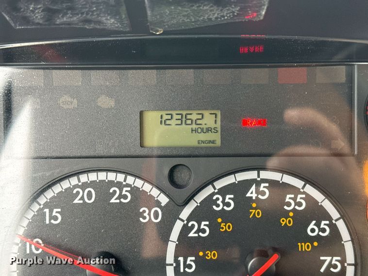 image for item EG2428 2014 Freightliner Business Class M2 flatbed truck