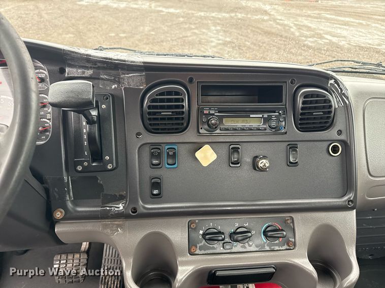 image for item EG2428 2014 Freightliner Business Class M2 flatbed truck