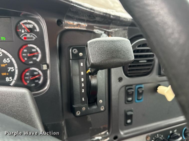 image for item EG2428 2014 Freightliner Business Class M2 flatbed truck