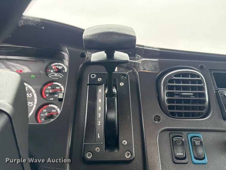 image for item EG2428 2014 Freightliner Business Class M2 flatbed truck