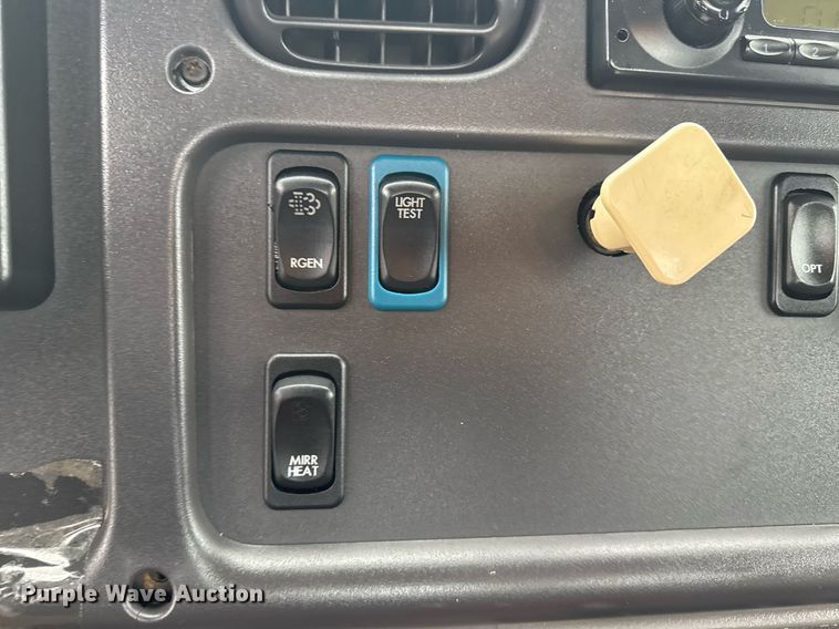 image for item EG2428 2014 Freightliner Business Class M2 flatbed truck