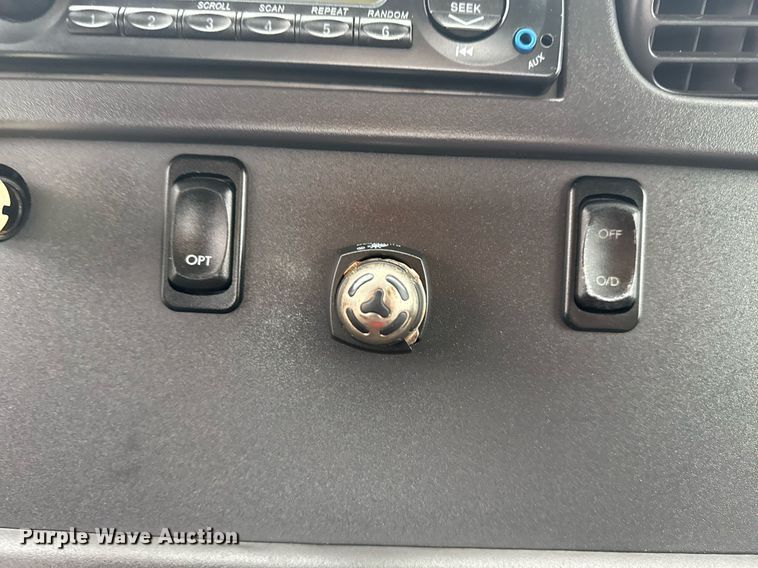 image for item EG2428 2014 Freightliner Business Class M2 flatbed truck