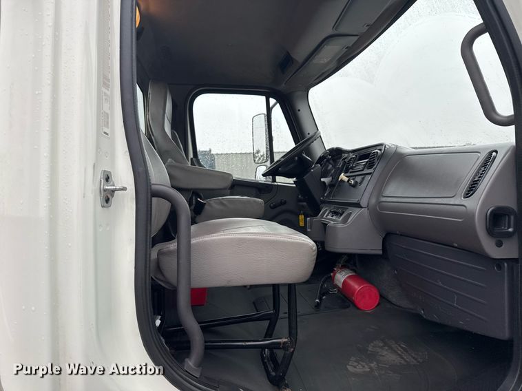 image for item EG2428 2014 Freightliner Business Class M2 flatbed truck