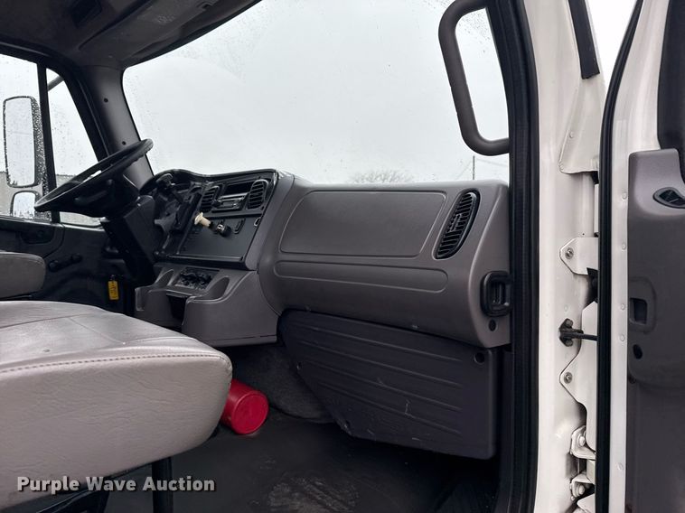 image for item EG2428 2014 Freightliner Business Class M2 flatbed truck