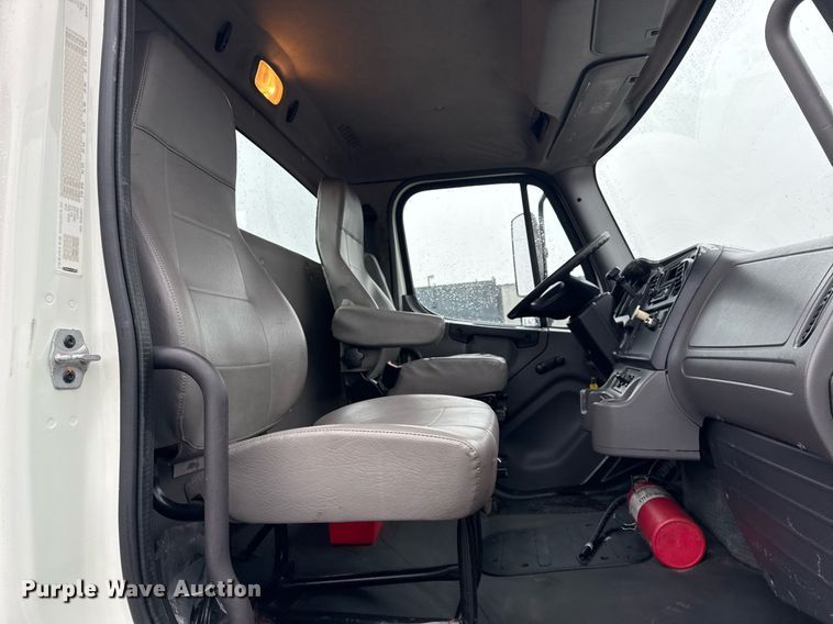 image for item EG2428 2014 Freightliner Business Class M2 flatbed truck