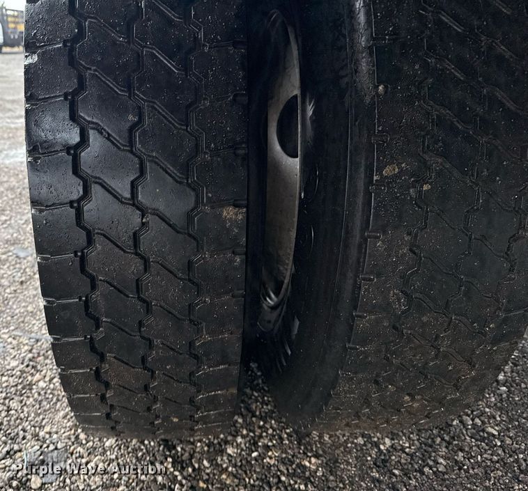 image for item EG2428 2014 Freightliner Business Class M2 flatbed truck