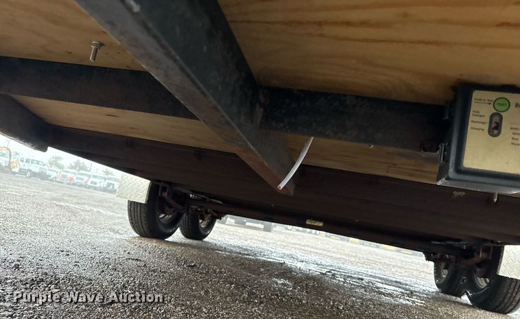 image for item EG2432 2013 Maxey Trailers spray foam trailer