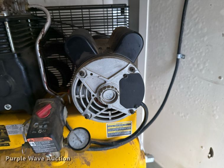 image for item EG2432 2013 Maxey Trailers spray foam trailer