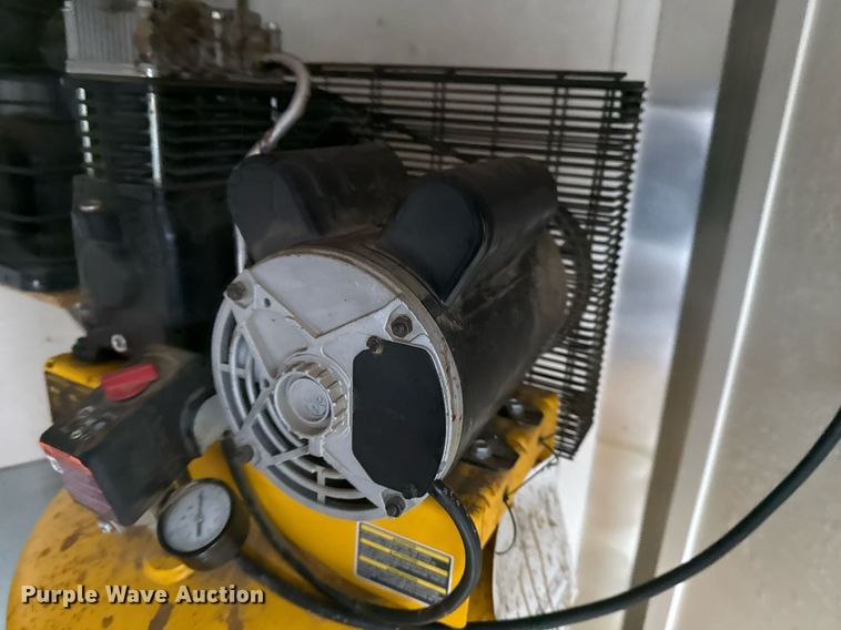 image for item EG2432 2013 Maxey Trailers spray foam trailer