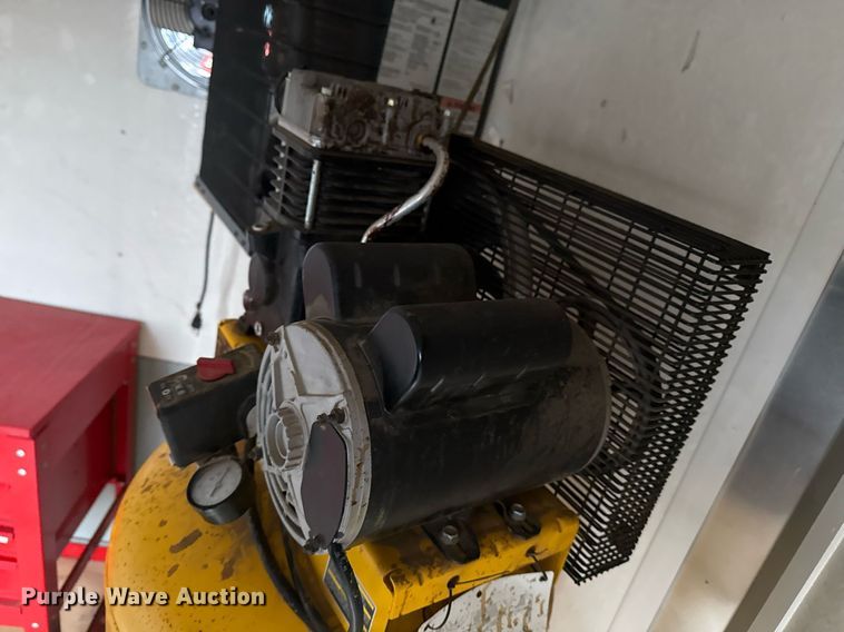 image for item EG2432 2013 Maxey Trailers spray foam trailer