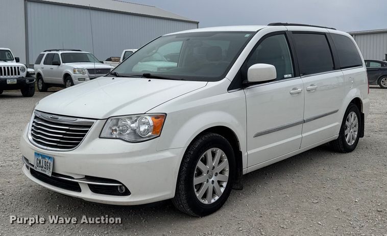 image for item EG7107 2013 Chrysler Town & Country van