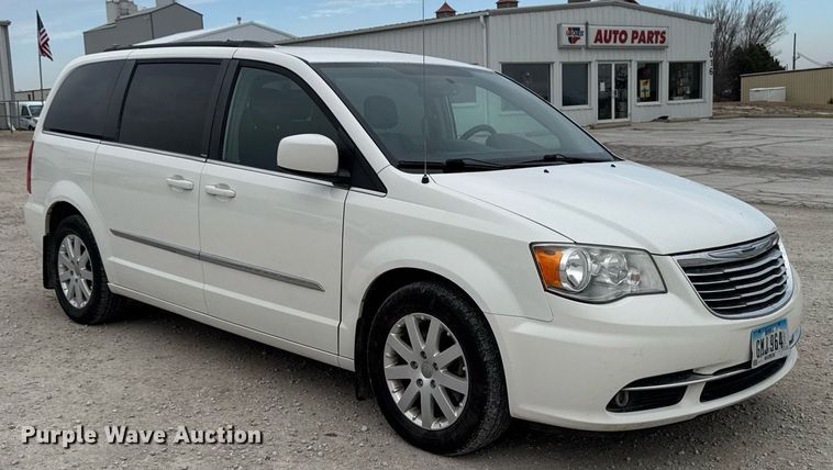 image for item EG7107 2013 Chrysler Town & Country van