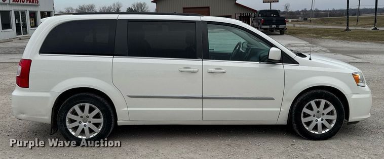 image for item EG7107 2013 Chrysler Town & Country van