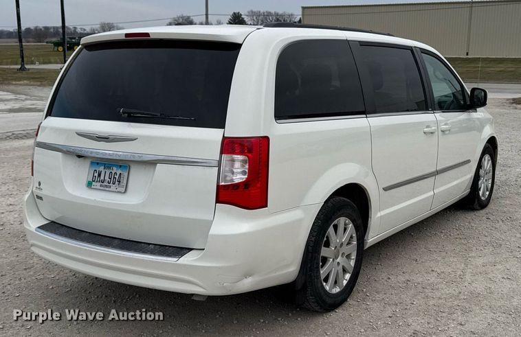 image for item EG7107 2013 Chrysler Town & Country van