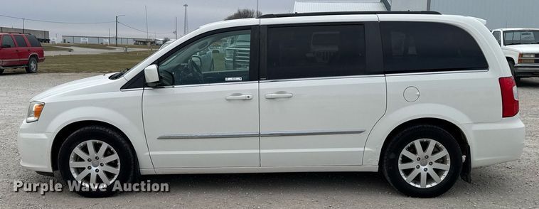 image for item EG7107 2013 Chrysler Town & Country van