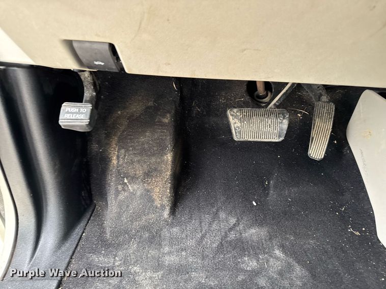 image for item EG7107 2013 Chrysler Town & Country van