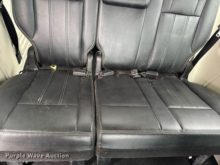 image for item EG7107 2013 Chrysler Town & Country van