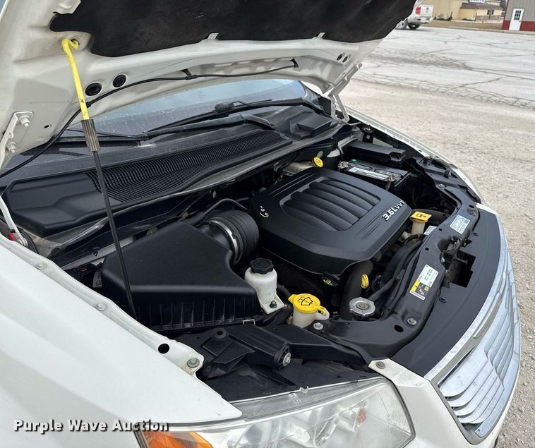 image for item EG7107 2013 Chrysler Town & Country van