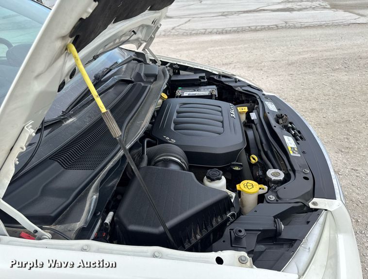 image for item EG7107 2013 Chrysler Town & Country van