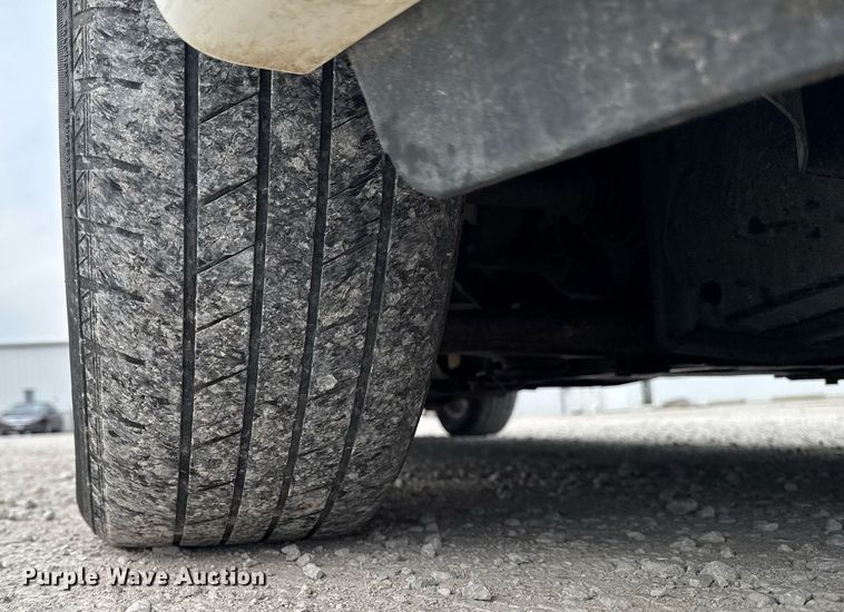 image for item EG7107 2013 Chrysler Town & Country van