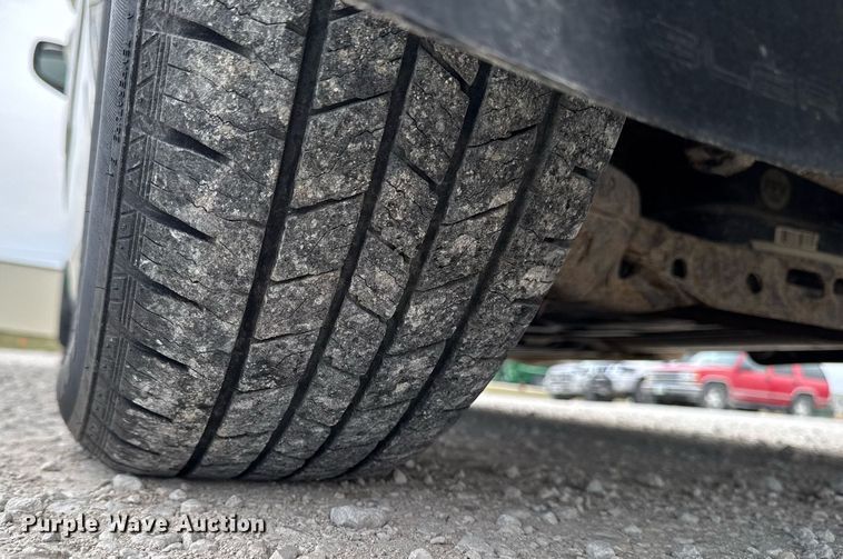 image for item EG7107 2013 Chrysler Town & Country van