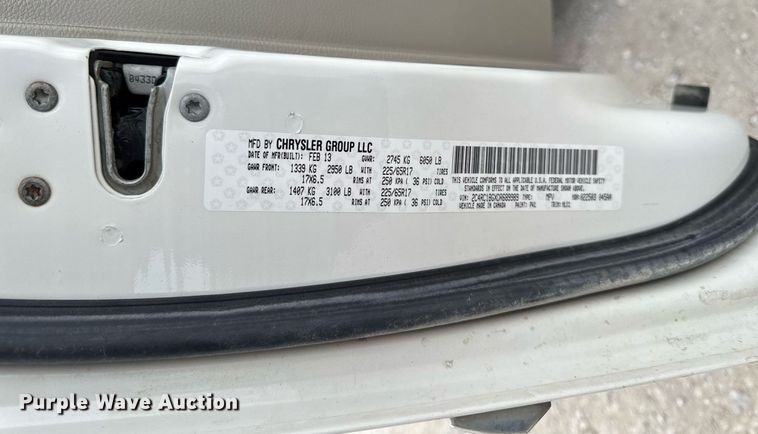 image for item EG7107 2013 Chrysler Town & Country van