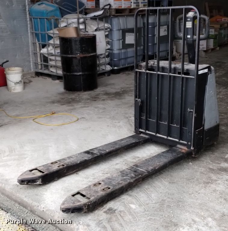 image for item EH0063 Crown WP2035-45 pallet jack