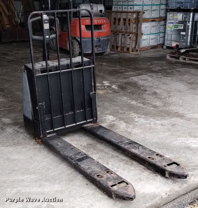 image for item EH0063 Crown WP2035-45 pallet jack