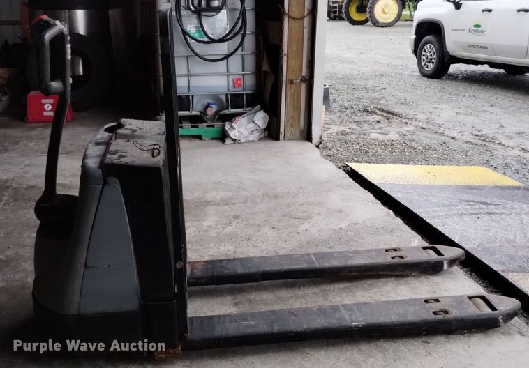 image for item EH0063 Crown WP2035-45 pallet jack