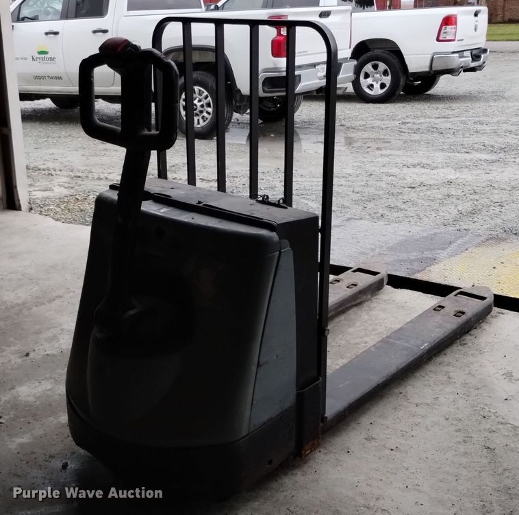 image for item EH0063 Crown WP2035-45 pallet jack