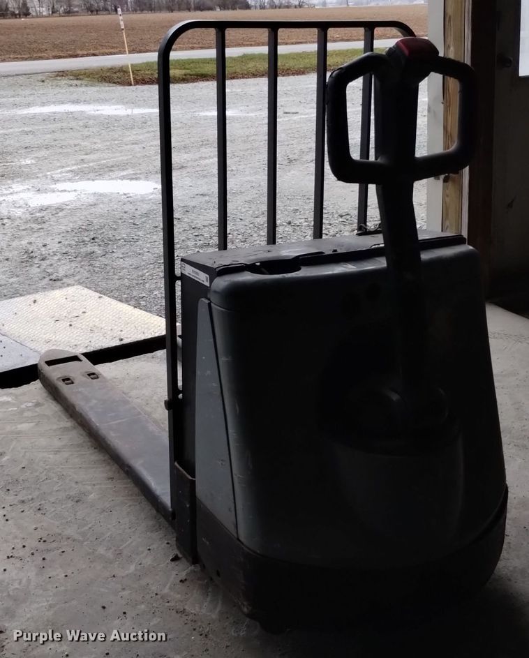 image for item EH0063 Crown WP2035-45 pallet jack