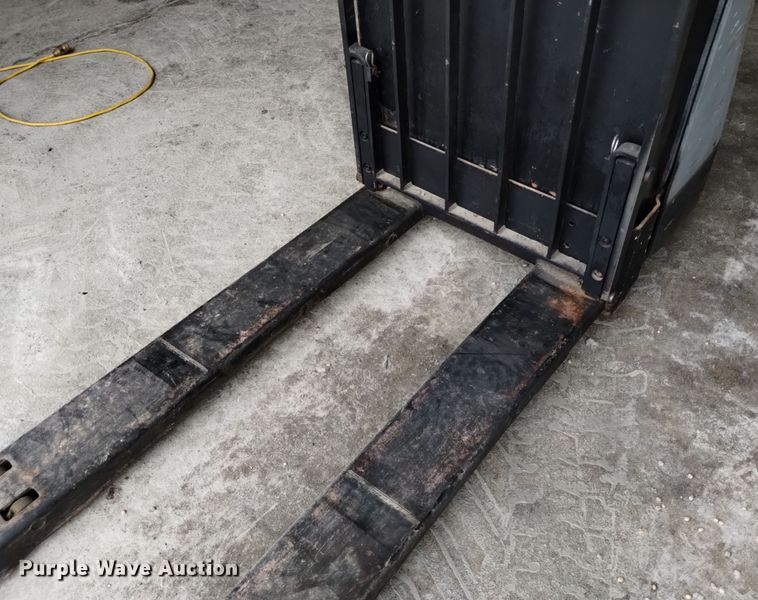 image for item EH0063 Crown WP2035-45 pallet jack