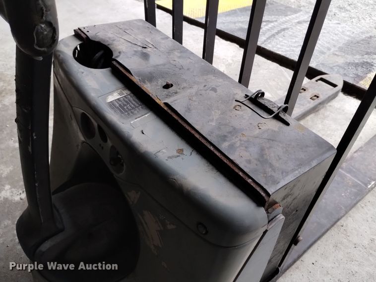 image for item EH0063 Crown WP2035-45 pallet jack