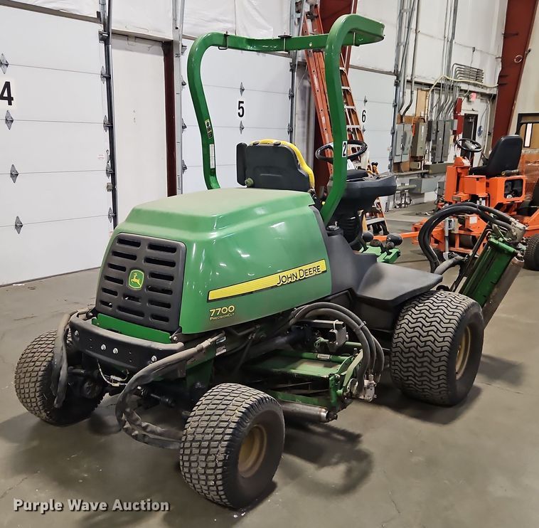 image for item EI8766 John Deere 7700 Precision Cut reel mower
