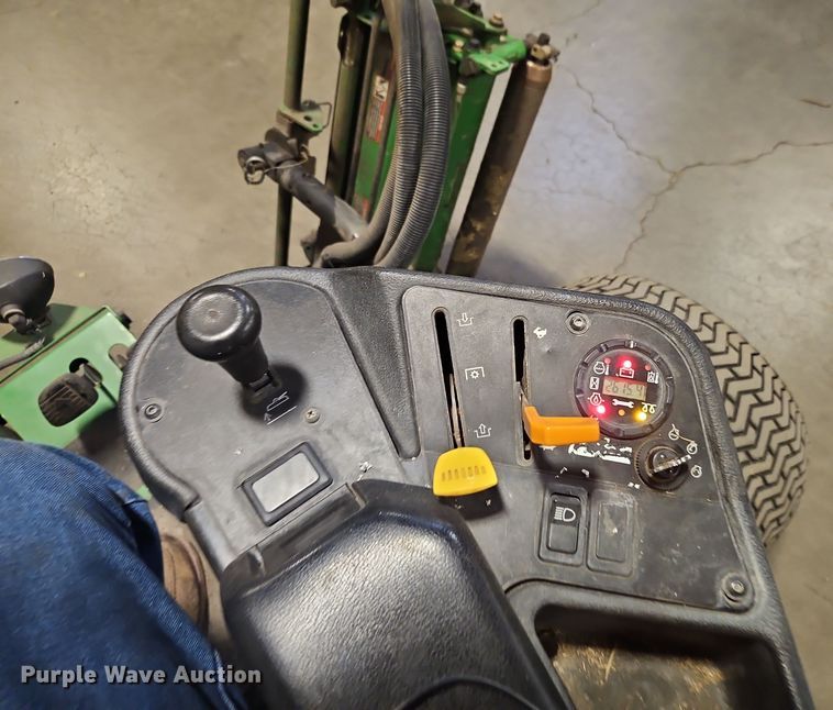 image for item EI8766 John Deere 7700 Precision Cut reel mower