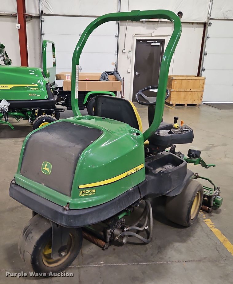 image for item EI8768 John Deere 2500B Precision Cut reel mower
