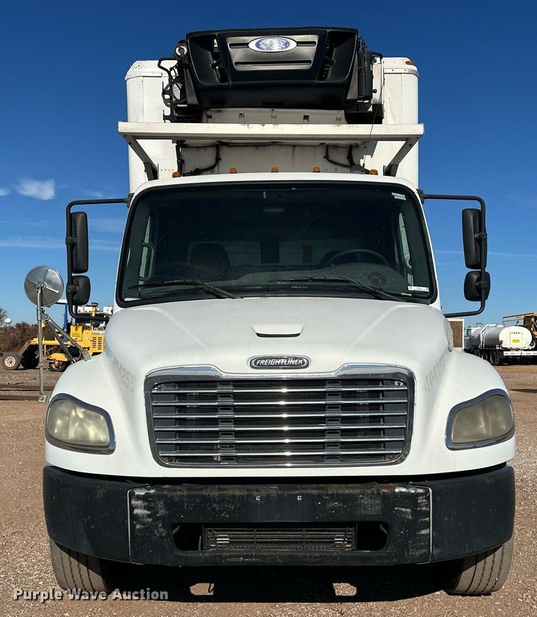 image for item EJ5215 2004 Freightliner Business Class M2 refrigerated truck