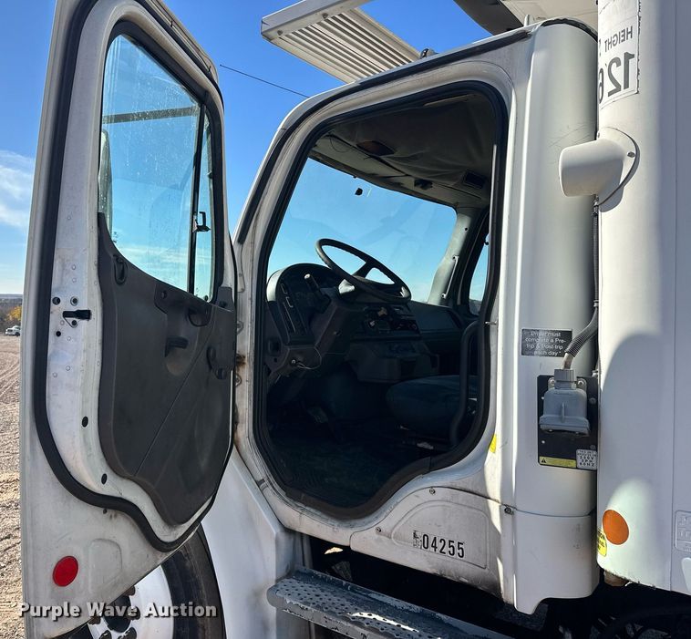 image for item EJ5215 2004 Freightliner Business Class M2 refrigerated truck
