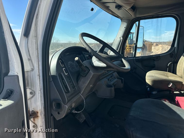 image for item EJ5215 2004 Freightliner Business Class M2 refrigerated truck