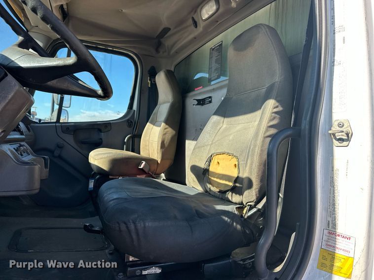 image for item EJ5215 2004 Freightliner Business Class M2 refrigerated truck