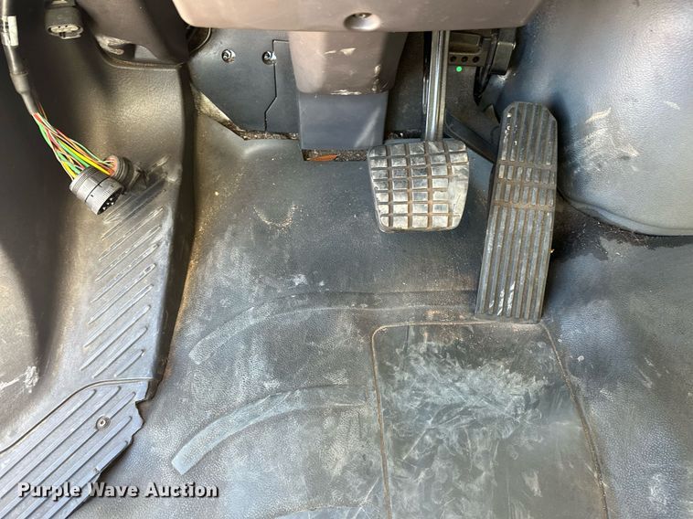 image for item EJ5215 2004 Freightliner Business Class M2 refrigerated truck