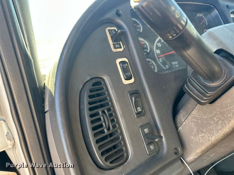 image for item EJ5215 2004 Freightliner Business Class M2 refrigerated truck