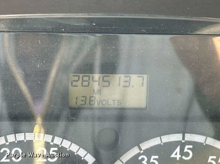 image for item EJ5215 2004 Freightliner Business Class M2 refrigerated truck