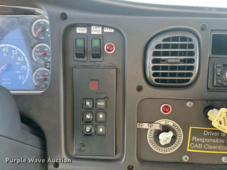 image for item EJ5215 2004 Freightliner Business Class M2 refrigerated truck