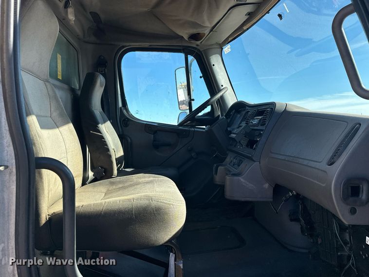 image for item EJ5215 2004 Freightliner Business Class M2 refrigerated truck