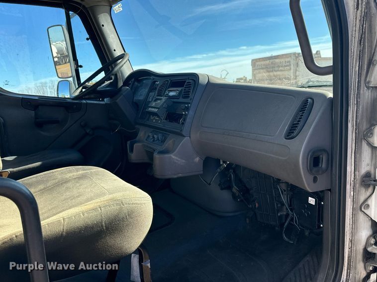 image for item EJ5215 2004 Freightliner Business Class M2 refrigerated truck