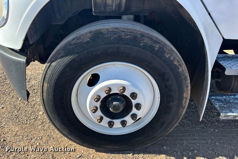 image for item EJ5215 2004 Freightliner Business Class M2 refrigerated truck