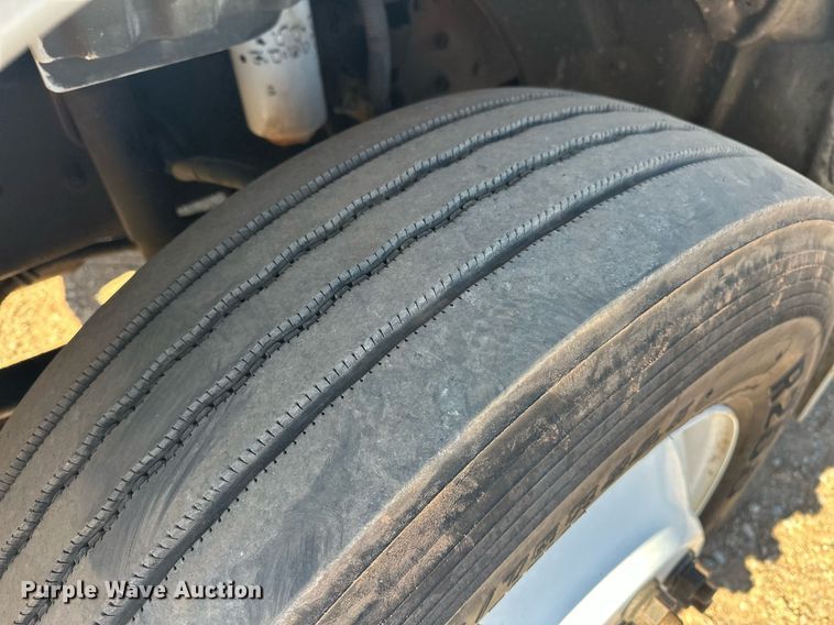 image for item EJ5215 2004 Freightliner Business Class M2 refrigerated truck