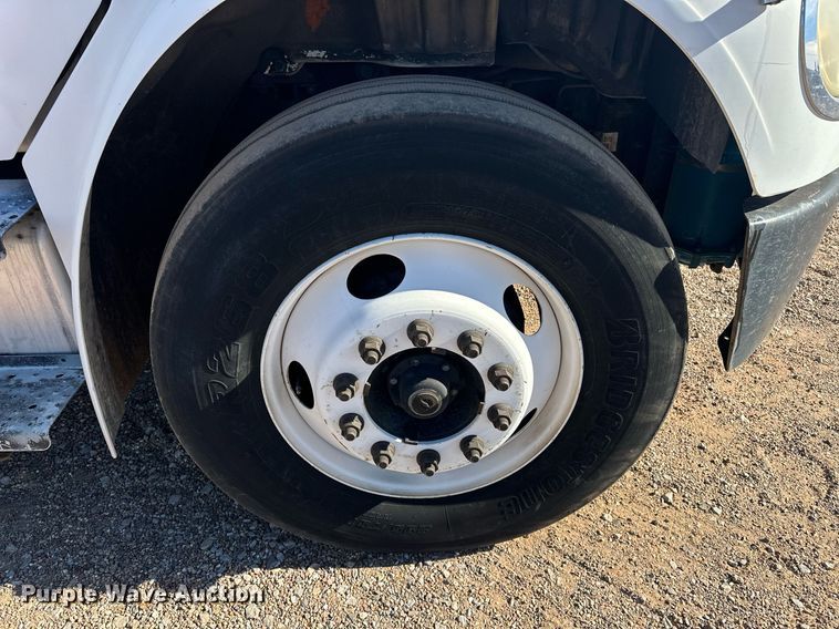 image for item EJ5215 2004 Freightliner Business Class M2 refrigerated truck